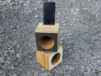 Woodspeaker black & white Hier findest du deinen Woodspeaker black & white