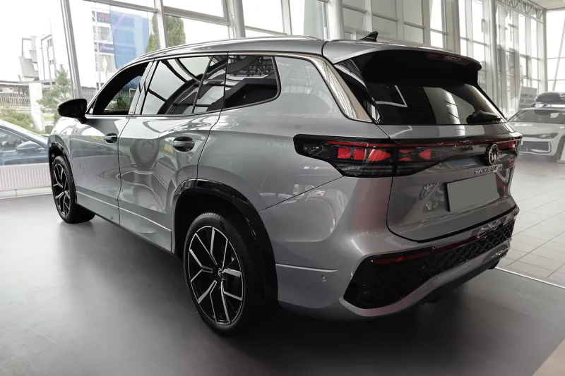 BLACK Ladekantenschutz Edelstahl passend für VW Tayron ab 01/2025