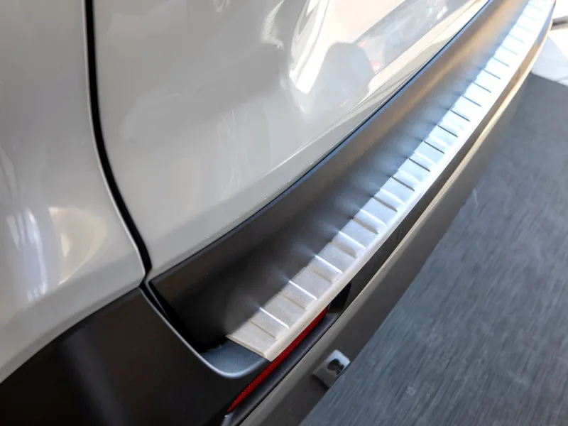 Ladekantenschutz Edelstahl gebürstet matt passend für Toyota RAV4 ab 2019