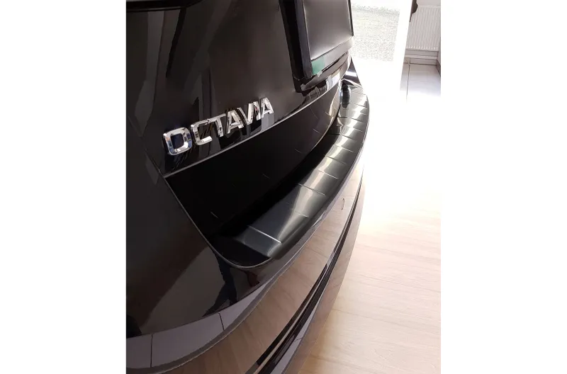 GRAPHIT Ladekantenschutz Edelstahl passend für Skoda Octavia IV Kombi + RS ab 11/2019