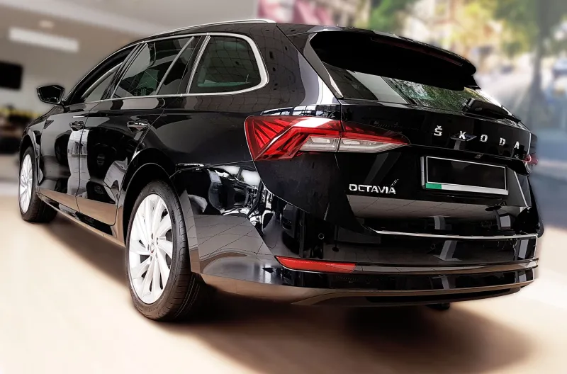GRAPHIT Ladekantenschutz Edelstahl passend für Skoda Octavia IV Kombi + RS ab 11/2019
