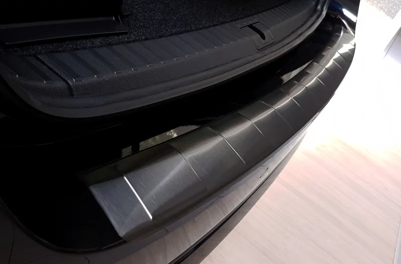 GRAPHIT Ladekantenschutz Edelstahl passend für Skoda Octavia IV Kombi + RS ab 11/2019