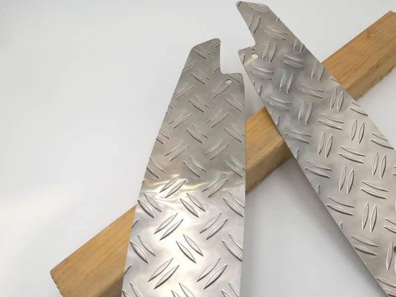 Rollertrittbleche Alu Riffel passend für Aprilia SR Factory 2teilig