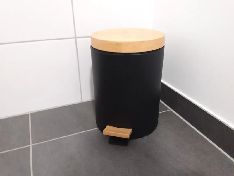 Treteimer für Bad und WC mit Absenkautomatik im Nordic-Style