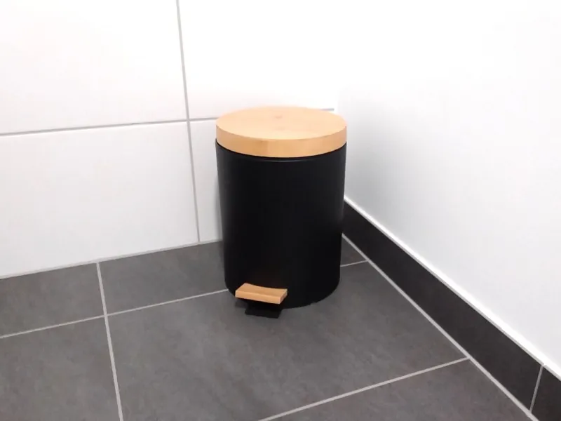 Treteimer für Bad und WC mit Absenkautomatik im Nordic-Style