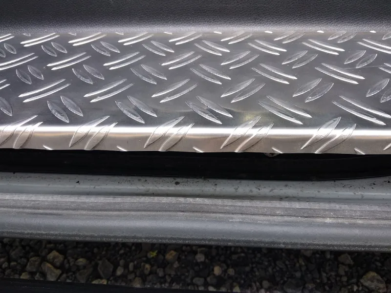 Trittschutzblech Alu Riffel silber passend für VW T5/T6/T6.1 ab 2003