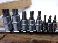 Steckschlüsselsatz auf praktischer Metallschiene | 8-teilig