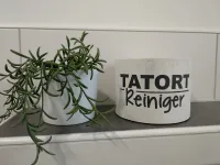 Toilettenpapier-Aufbewahrung weiß mit Aufschrift | Der Tatortreiniger